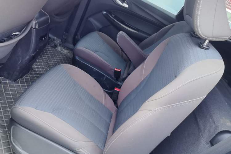 Used Baojun 730 2019 1.5L Manual Fashion Model 7-seater China VI Left Rear Seat