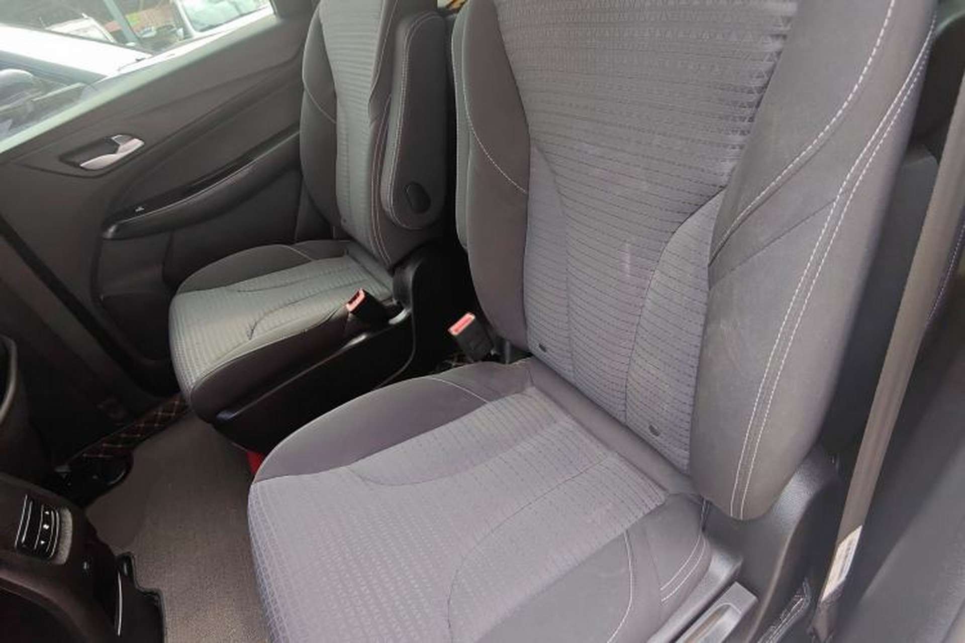 Used Baojun 730 2019 1.5L Manual Fashion Model 7-seater China VI Left Rear Seat