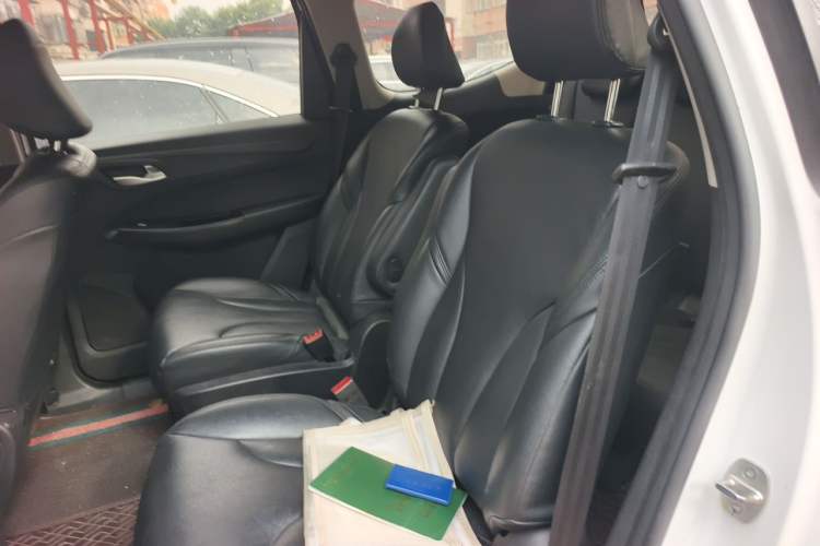 Used Baojun 730 2019 1.5L Manual Fashion Model 7-seater China VI Left Rear Seat