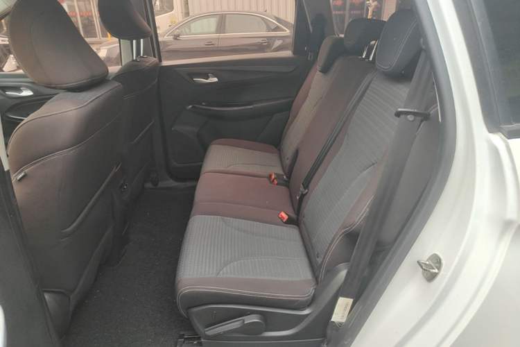Used Baojun 730 2019 1.5T CVT Fashion Model 7 Seats China V Emission Standard Left Rear Seat