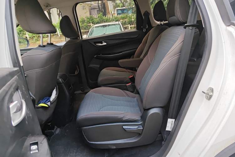 Used Baojun 730 2019 1.5L Manual Fashion Model 7-seater National V Left Rear Seat