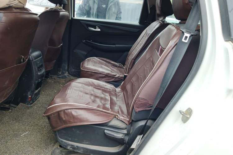 Used Baojun 730 2019 1.5L Manual Fashion Model 7-seater National V Left Rear Seat