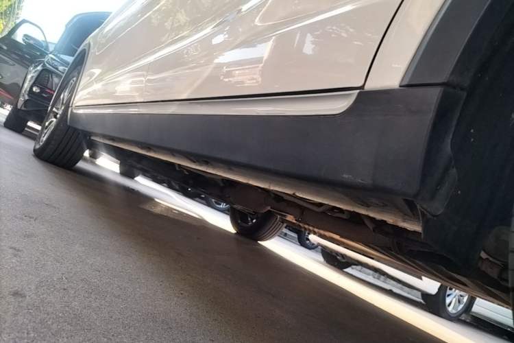 Used Baojun 730 2019 1.5L Manual Fashion Model 7-seater National V Left Side Sill