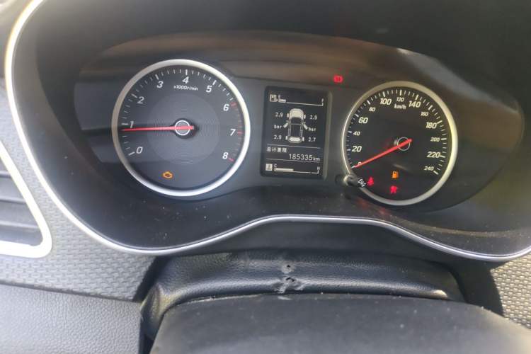 Used Baojun 730 2019 1.5L Manual Fashion Model 7-seater National V Odometer Close Up
