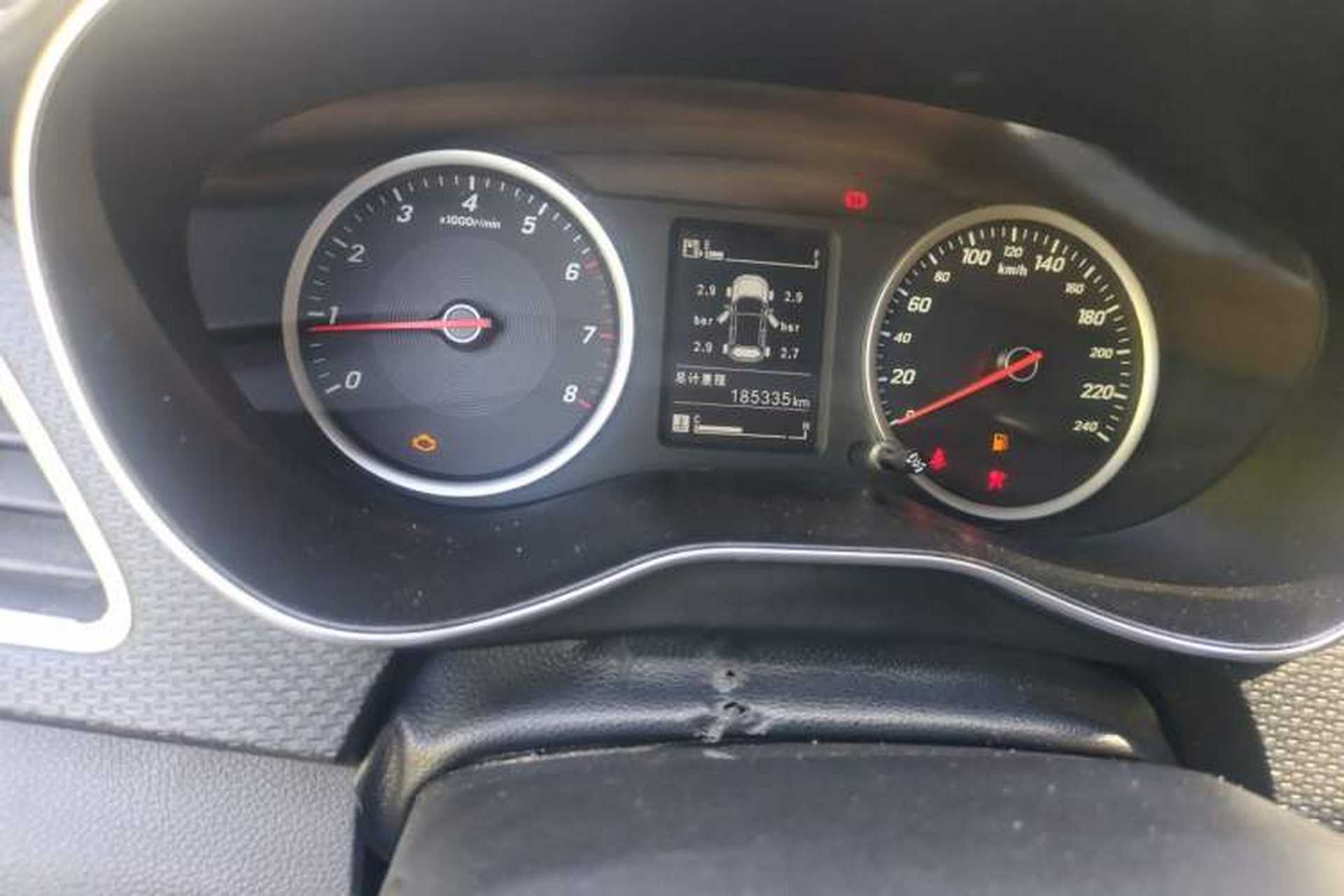 Used Baojun 730 2019 1.5L Manual Fashion Model 7-seater National V Odometer Close Up