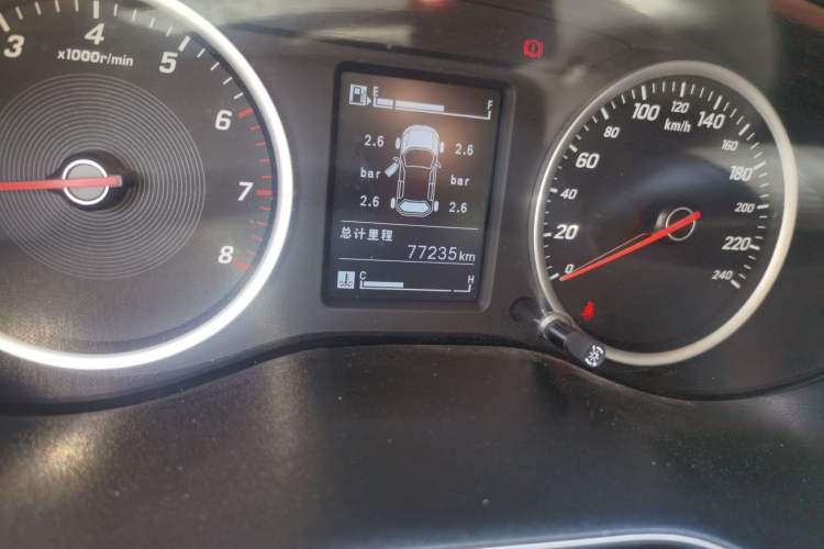 Used Baojun 730 2019 1.5L Manual Fashion Model 7-seater National V Odometer Close Up