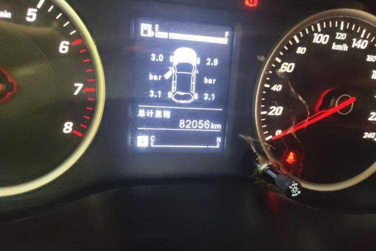 Used Baojun 730 2019 1.5T Manual Fashion Model 7-seater National V Odometer Close Up