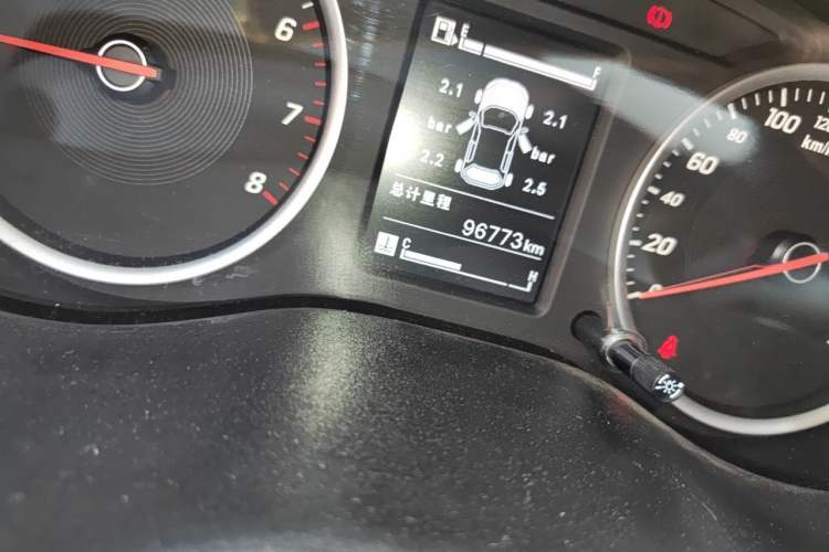 Used Baojun 730 2019 1.5L Manual Fashion Model 7-seater China VI Odometer Close Up