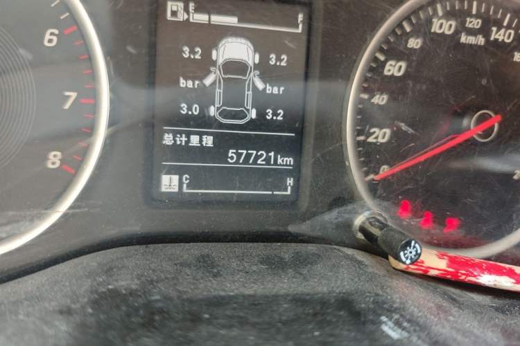 Used Baojun 730 2019 1.5T Manual Fashion Model 7-seater National V Odometer Close Up