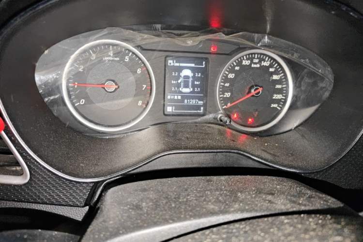 Used Baojun 730 2019 1.5L Manual Fashion Model 7-seater China VI Odometer Close Up