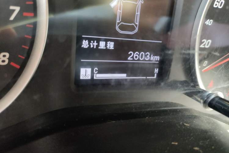 Used Baojun 730 2019 1.5T Manual Fashion Model 7-seater China VI Odometer Close Up