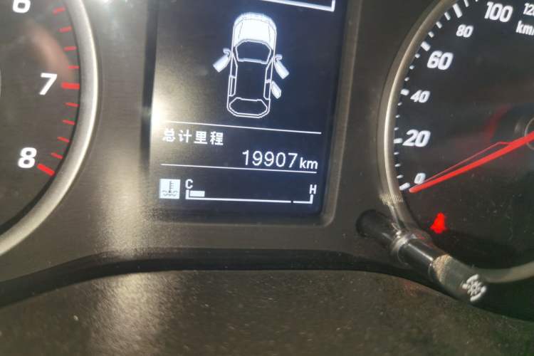 Used Baojun 730 2019 1.5T Manual Fashion Model 7-seater China VI Odometer Close Up