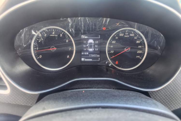 Used Baojun 730 2019 1.5L Manual Fashion Model 7-seater National V Odometer Close Up