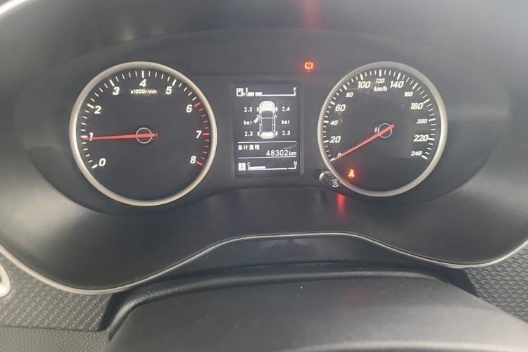 Used Baojun 730 2019 1.5L Manual Fashion Model 7-seater National V Odometer Close Up