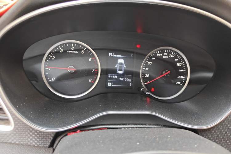 Used Baojun 730 2019 1.5T Manual Fashion Model 7-seater China VI Odometer Close Up