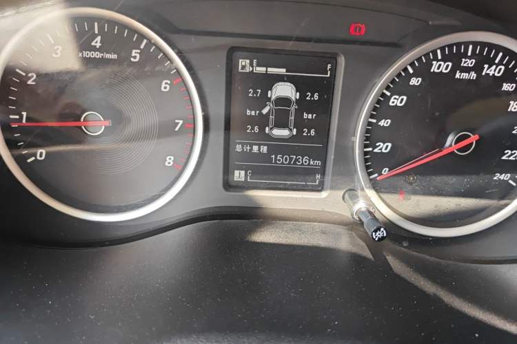 Used Baojun 730 2019 1.5L Manual Fashion Model 7-seater National V Odometer Close Up
