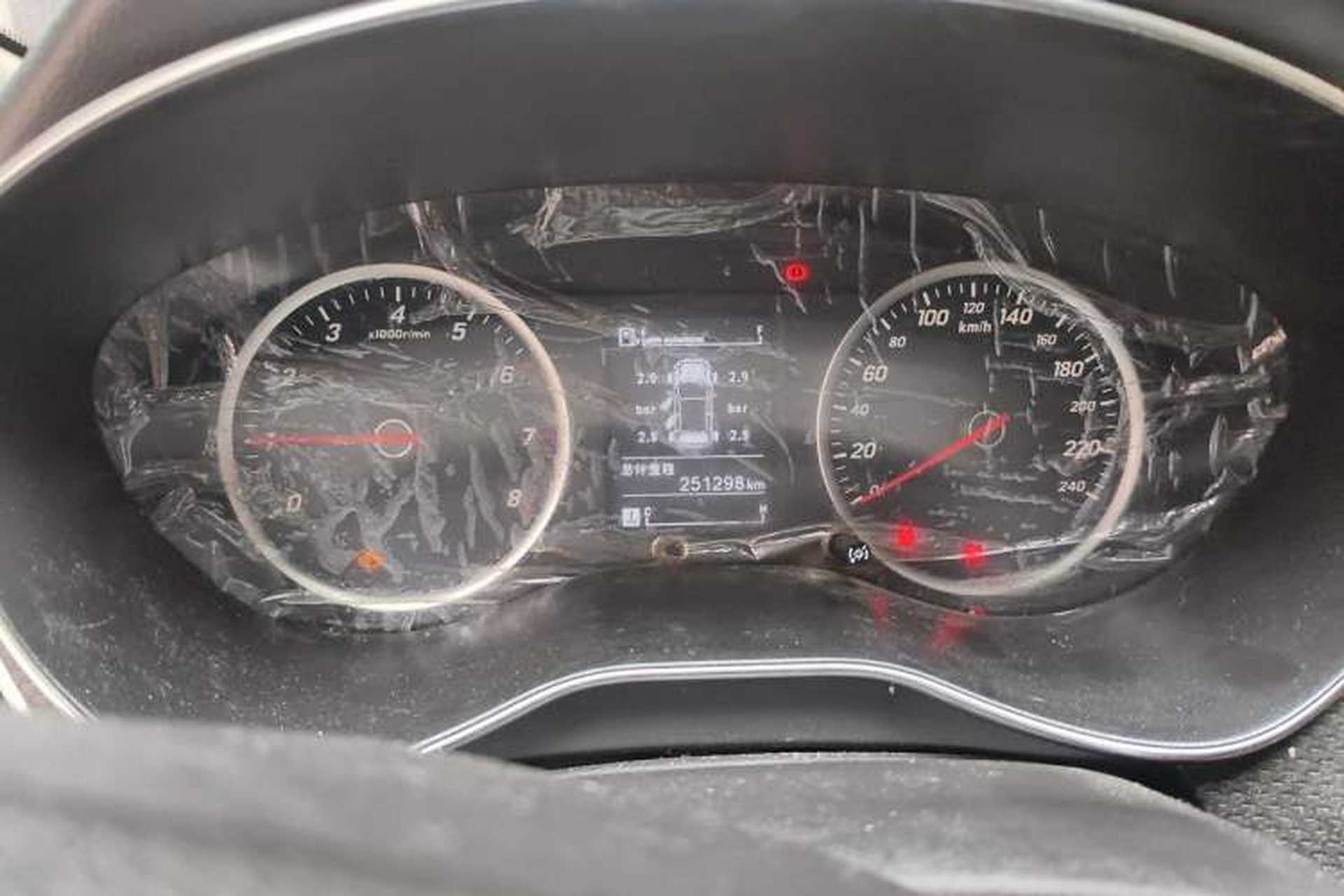 Used Baojun 730 2019 1.5L Manual Fashion Model 7-seater National V Odometer Close Up
