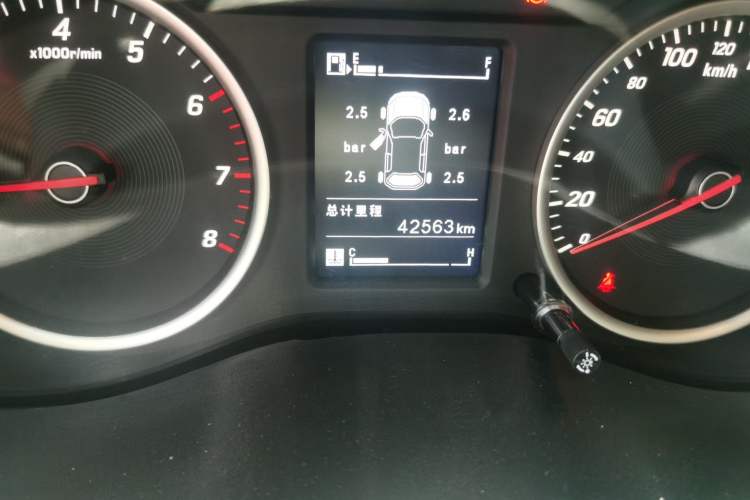 Used Baojun 730 2019 1.5L Manual Fashion Model 7-seater China VI Odometer Close Up