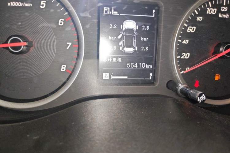 Used Baojun 730 2019 1.5T Manual Fashion Model 7-seater National V Odometer Close Up