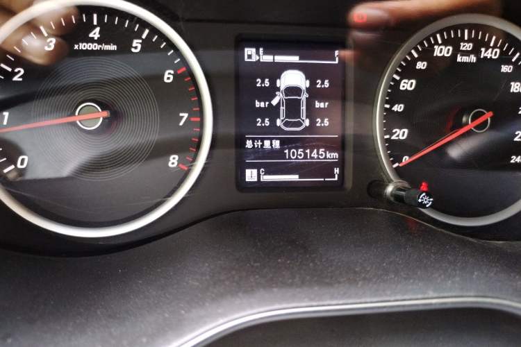 Used Baojun 730 2019 1.5T Manual Fashion Model 7-seater National V Odometer Close Up