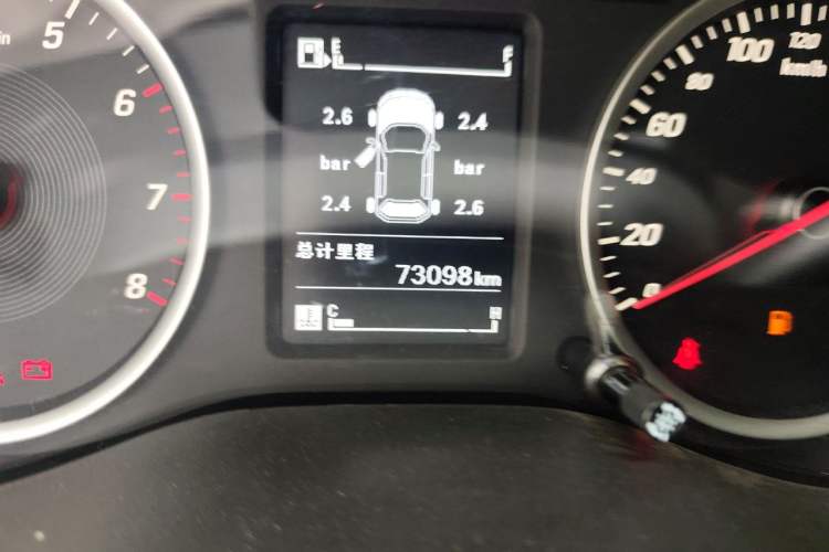 Used Baojun 730 2019 1.5L Manual Fashion Model 7-seater National V Odometer Close Up