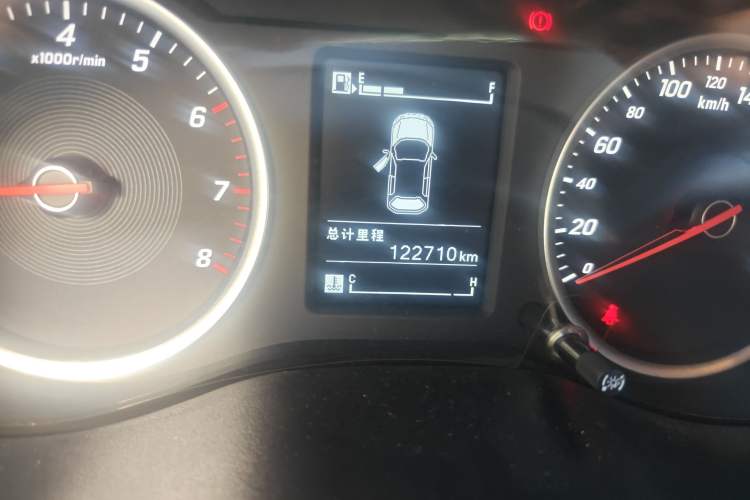 Used Baojun 730 2019 1.5T Manual Fashion Model 7-seater China VI Odometer Close Up