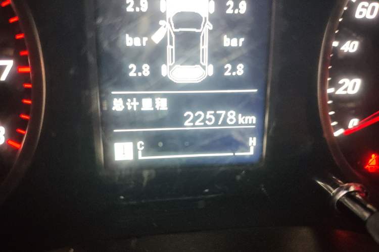Used Baojun 730 2019 1.5L Manual Fashion Model 7-seater China VI Odometer Close Up