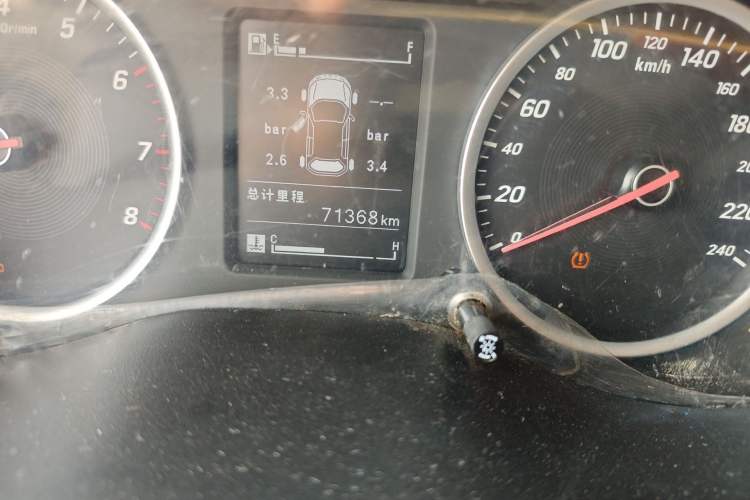 Used Baojun 730 2019 1.5L Manual Fashion Model 7-seater China VI Odometer Close Up