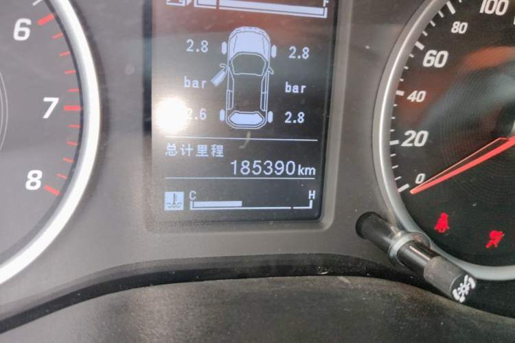 Used Baojun 730 2019 1.5L Manual Fashion Model 7-seater National V Odometer Close Up