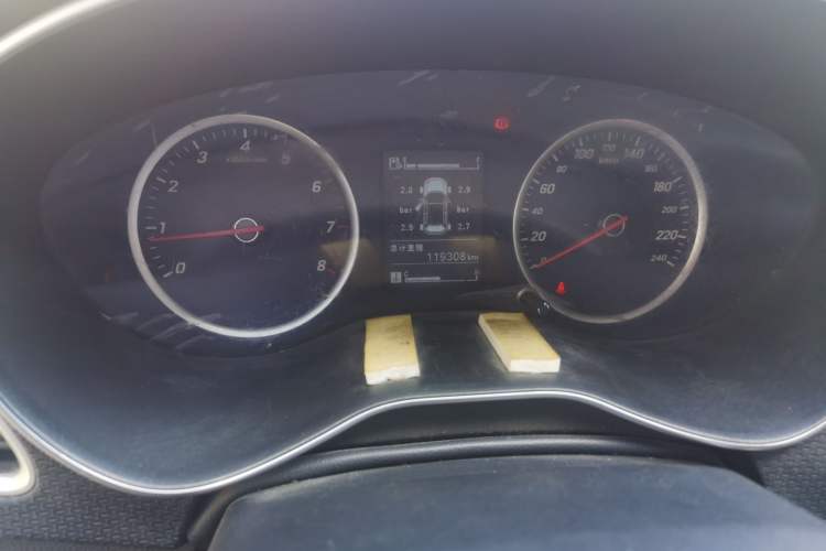 Used Baojun 730 2019 1.5L Manual Fashion Model 7-seater China VI Odometer Close Up
