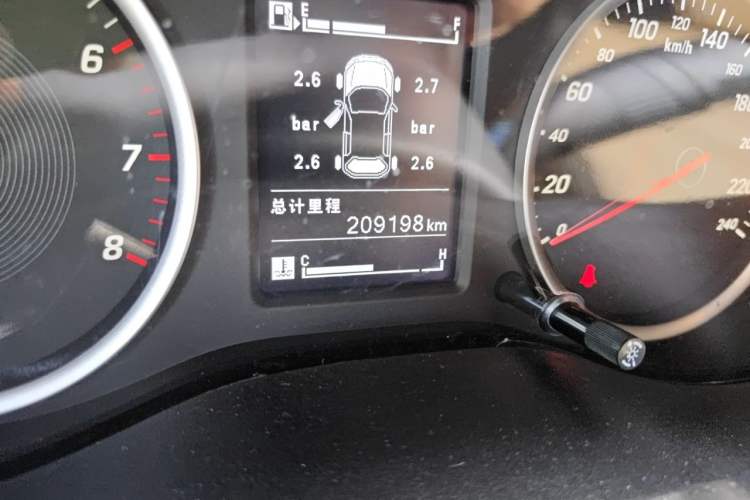 Used Baojun 730 2019 1.5T Manual Fashion Model 7-seater National V Odometer Close Up