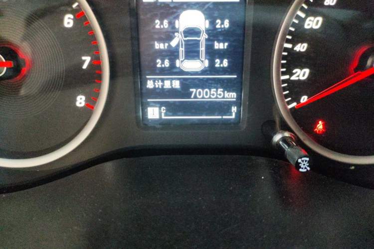 Used Baojun 730 2019 1.5L Manual Fashion Model 7-seater National V Odometer Close Up