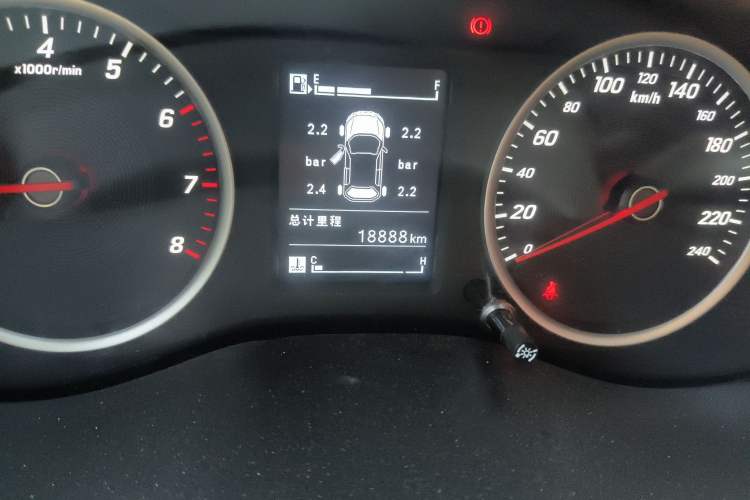 Used Baojun 730 2019 1.5L Manual Fashion Model 7-seater National V Odometer Close Up