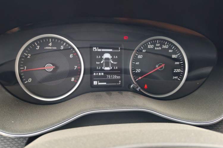 Used Baojun 730 2019 1.5L Manual Fashion Model 7-seater National V Odometer Close Up