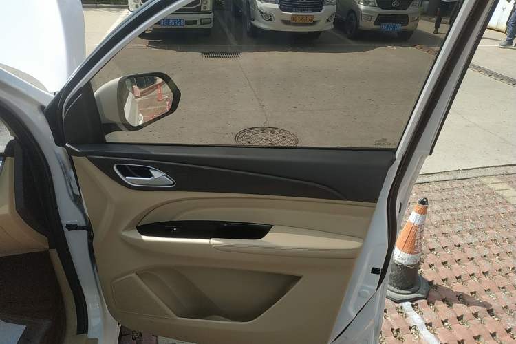 Used Baojun 730 2019 1.5L Manual Value Edition 7 Seats China VI Emission Standard Right Front Door Interior