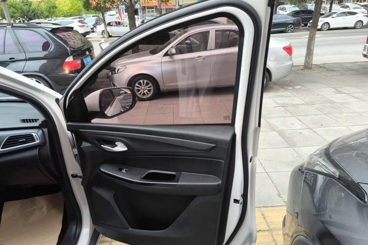 Used Baojun 730 2019 1.5T CVT Fashion Model 7 Seats China V Emission Standard Right Front Door Interior