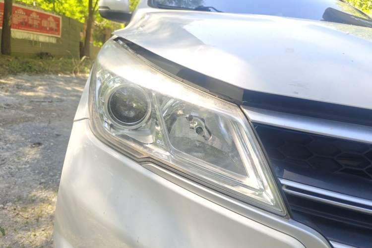 Used Baojun 730 2019 1.5L Manual Fashion Model 7-seater National V Right Front Headlight