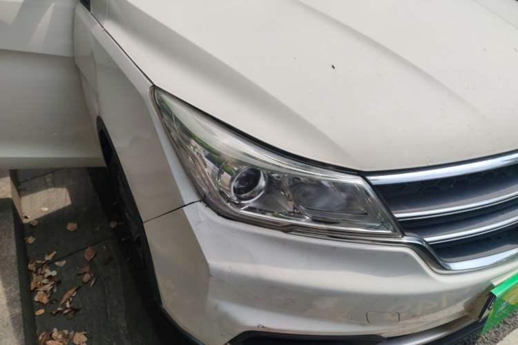 Used Baojun 730 2019 1.5T Manual Fashion Model 7-seater National V Right Front Headlight