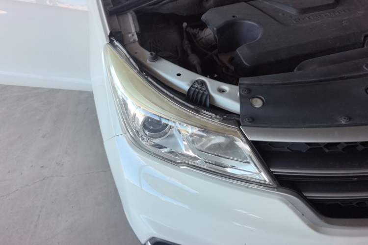 Used Baojun 730 2019 1.5L Manual Fashion Model 7-seater China VI Right Front Headlight