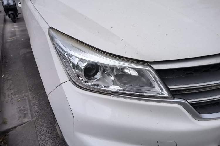 Used Baojun 730 2019 1.5T Manual Fashion Model 7-seater China VI Right Front Headlight