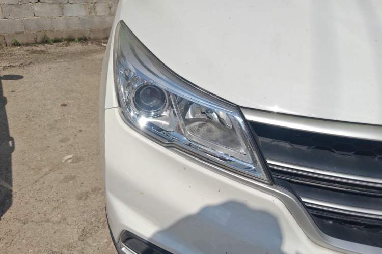 Used Baojun 730 2019 1.5L Manual Fashion Model 7-seater National V Right Front Headlight