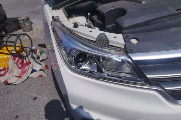 Used Baojun 730 2019 1.5L Manual Fashion Model 7-seater National V Right Front Headlight