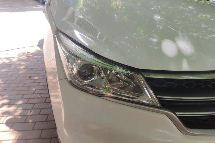Used Baojun 730 2019 1.5T Manual Fashion Model 7-seater National V Right Front Headlight