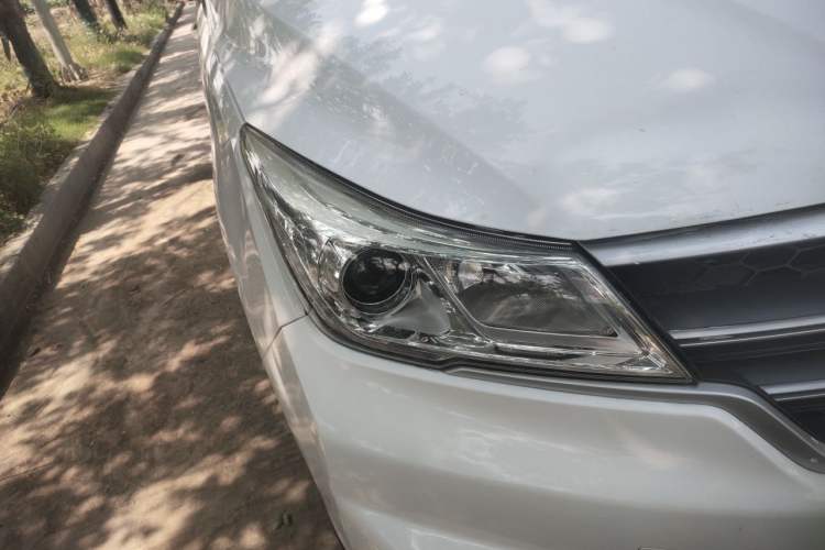 Used Baojun 730 2019 1.5L Manual Fashion Model 7-seater China VI Right Front Headlight