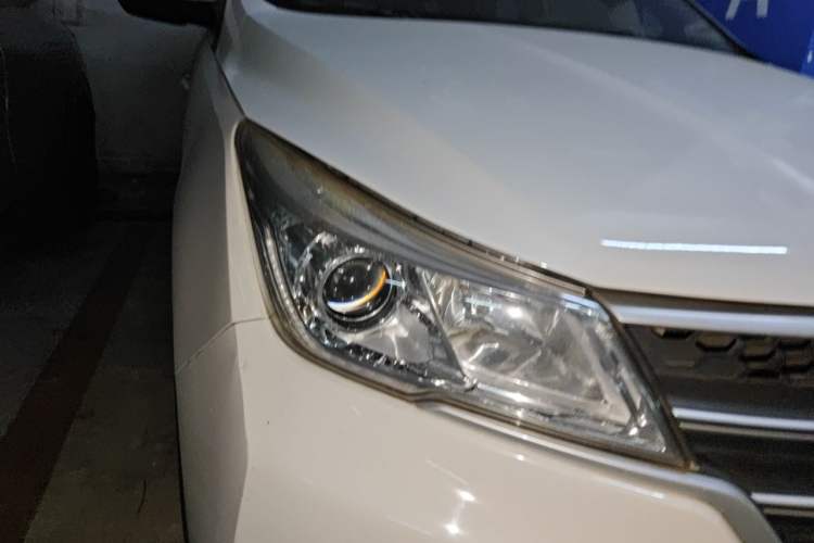 Used Baojun 730 2019 1.5L Manual Fashion Model 7-seater China VI Right Front Headlight