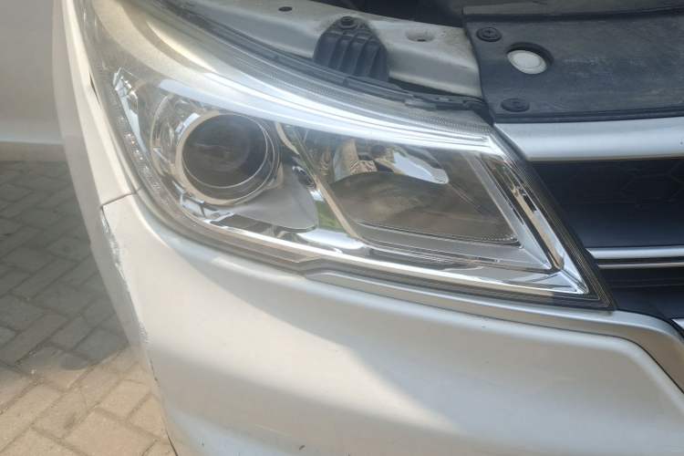 Used Baojun 730 2019 1.5L Manual Fashion Model 7-seater China VI Right Front Headlight