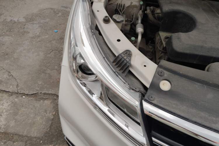Used Baojun 730 2019 1.5L Manual Fashion Model 7-seater National V Right Front Headlight
