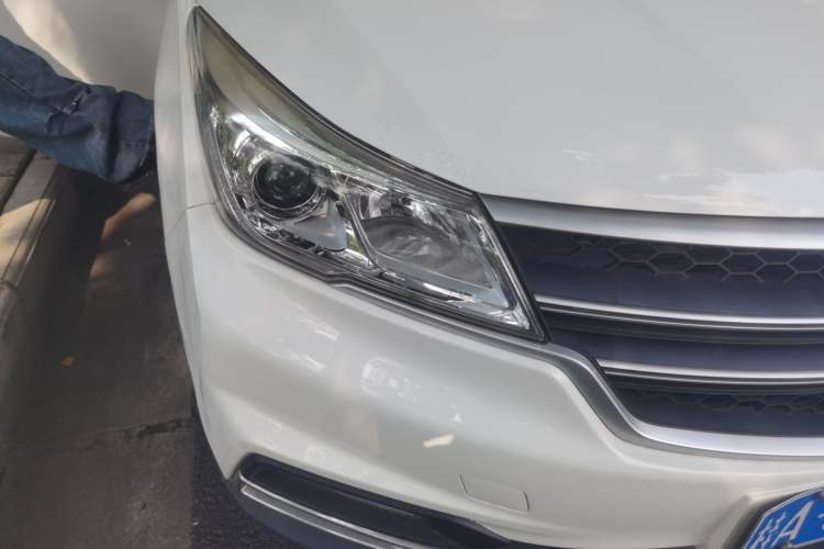 Used Baojun 730 2019 1.5T Manual Fashion Model 7-seater China VI Right Front Headlight