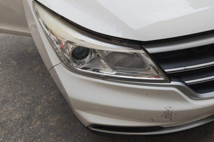 Used Baojun 730 2019 1.5T Manual Fashion Model 7-seater China VI Right Front Headlight