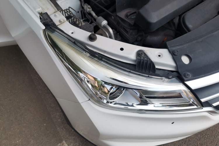 Used Baojun 730 2019 1.5L Manual Fashion Model 7-seater China VI Right Front Headlight